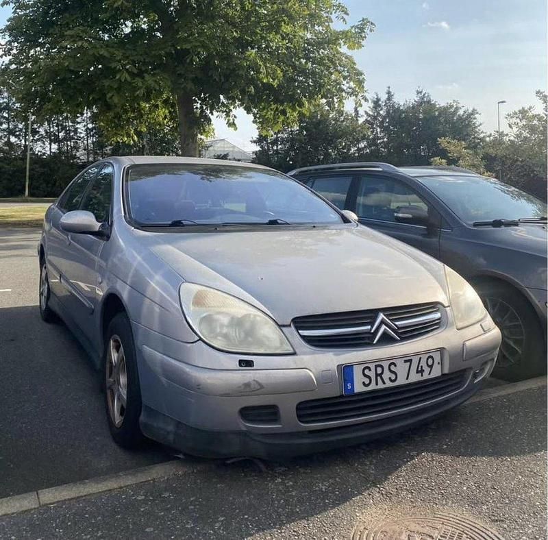 Silver Begagnad 2002 Citroën C5 Halvkombi | 14 500 kr (Marknadspris) - Bild 1/3