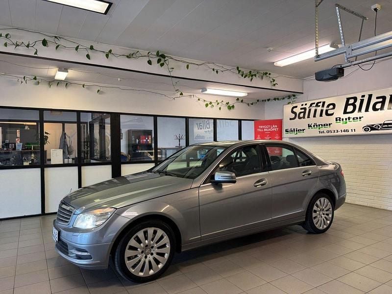 Grå Begagnad 2010 Mercedes C350 Sedan | 49 900 kr (Bra pris) - Bild 1/4