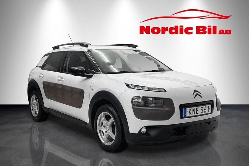 Vit Begagnad 2015 Citroën C4 Cactus PureTech Halvkombi | 89 900 kr (Marknadspris) - Bild 1/4