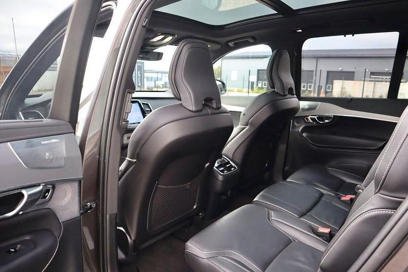 Begagnad Volvo XC90 R-Design 235 HK (172 kW) 2023 Grå SUV