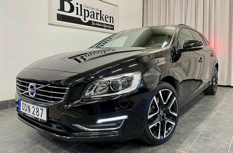 Svart Begagnad 2016 Volvo V60 Momentum Kombi | 209 900 kr (Lite dyr) - Bild 1/3