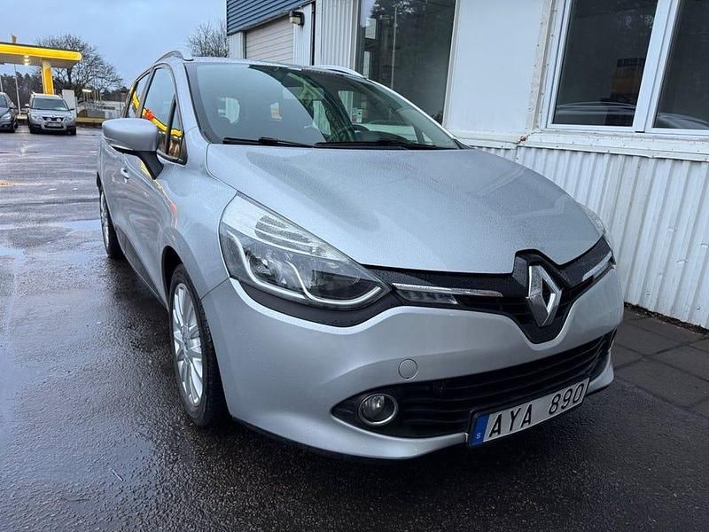 Silver Begagnad 2014 Renault Clio GrandTour Kombi | 79 900 kr (Marknadspris) - Bild 1/4