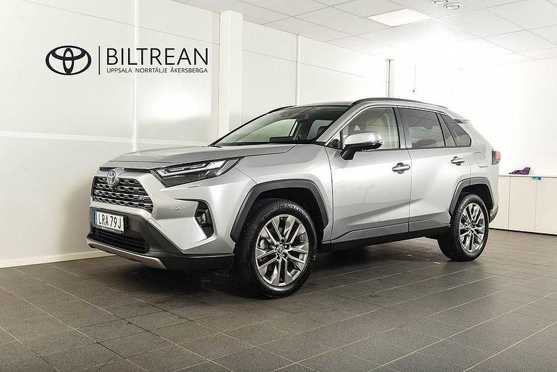 Silver Begagnad 2024 Toyota RAV4 Hybrid Executive SUV | 494 900 kr (Marknadspris) - Bild 1/4
