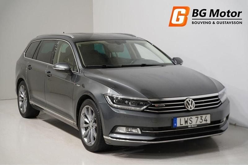 Grå Begagnad 2015 VW Passat Executive Kombi | 199 600 kr (Bra pris) - Bild 1/4