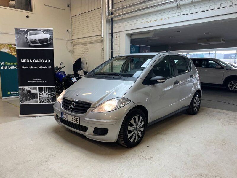 Silver Begagnad 2005 Mercedes A150 Classic Halvkombi | 29 900 kr (Lite dyr) - Bild 1/4