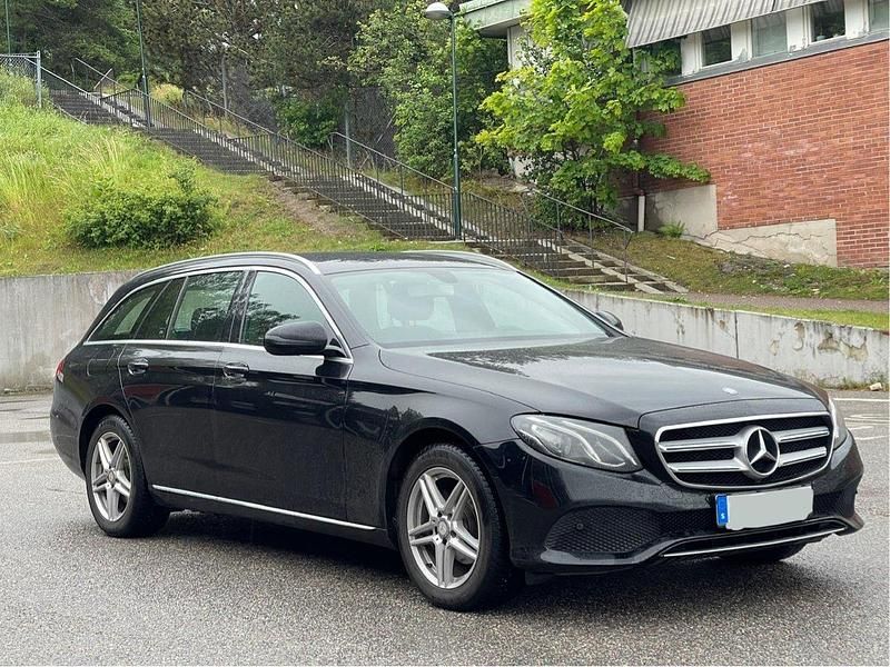 Begagnad 2017 Mercedes E220 Kombi | 99 000 kr - Bild 1/4