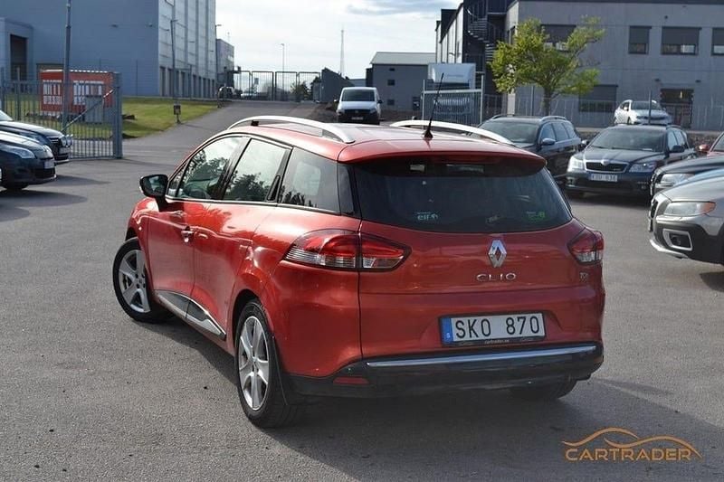 Begagnad Renault Clio IV 90 HK (66 kW) 2014 Röd Kombi