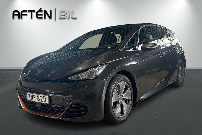 Mörkgrå (grå) Begagnad 2022 Cupra Born Halvkombi | 268 000 kr (Marknadspris) - Bild 1/3