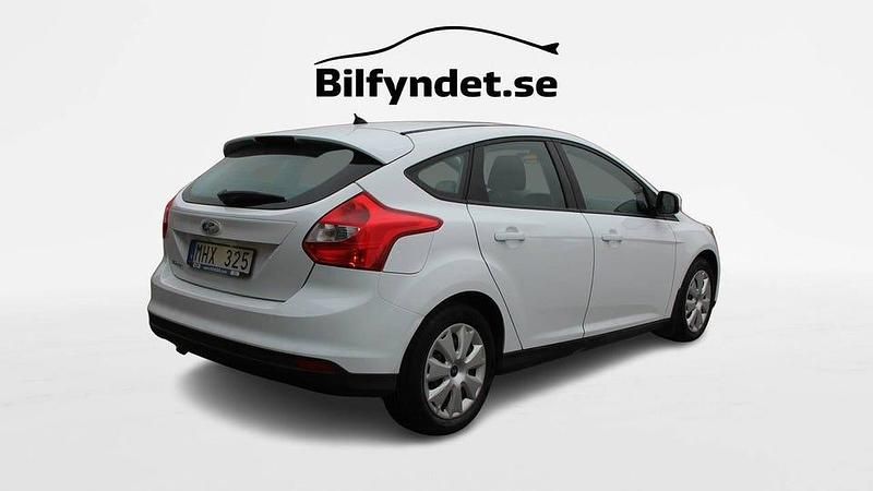 Begagnad Ford Focus 97 HK (71 kW) 2012 Vit Halvkombi