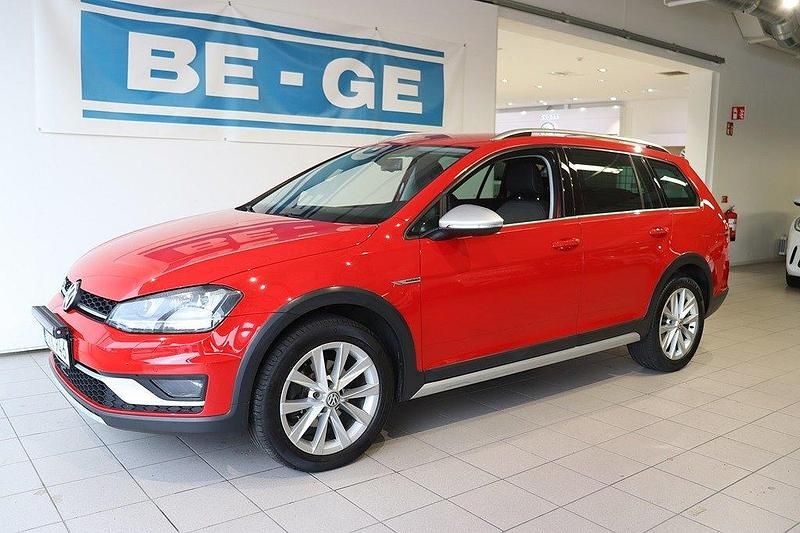 Röd Begagnad 2016 VW Golf Alltrack Kombi | 139 900 kr (Bra pris) - Bild 1/4