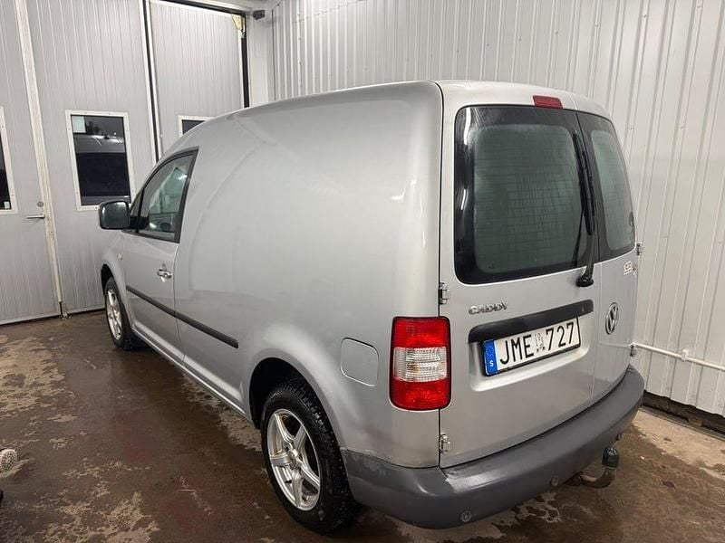 Begagnad VW Caddy 105 HK (77 kW) 2010 Silver Minibuss