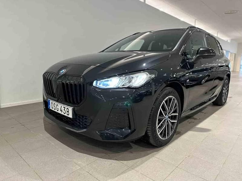 Begagnad BMW 225 Active Tourer 2024 Svart Minibuss