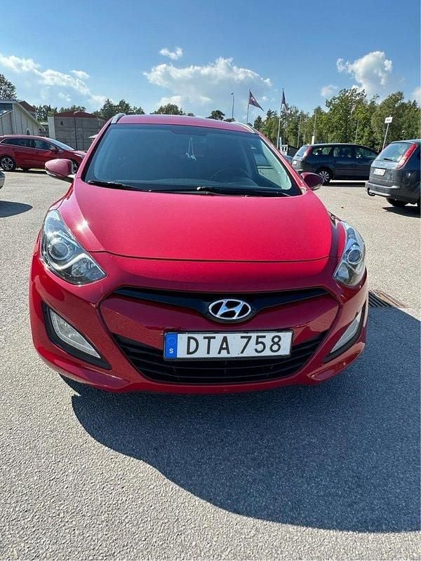 Röd Begagnad 2014 Hyundai i30 Kombi | 85 000 kr (Marknadspris) - Bild 1/4