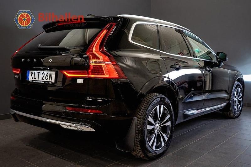 Begagnad Volvo XC60 Core 350 HK (257 kW) 2023 Svart SUV