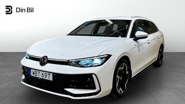 Vit Begagnad 2024 VW Passat R-line Kombi | 464 900 kr (Dyr) - Bild 1/4