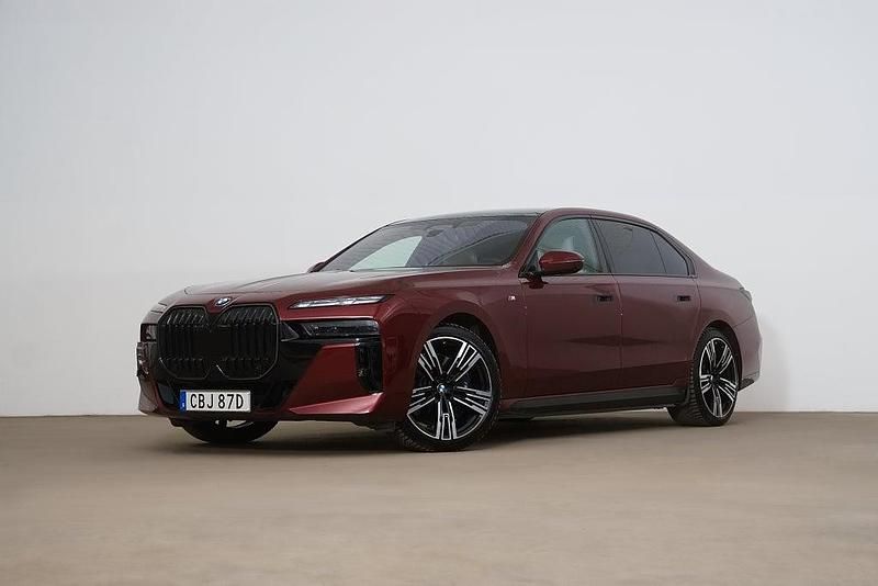 Begagnad BMW i7 Executive 400 kW (544 HK) 2024 Röd Sedan