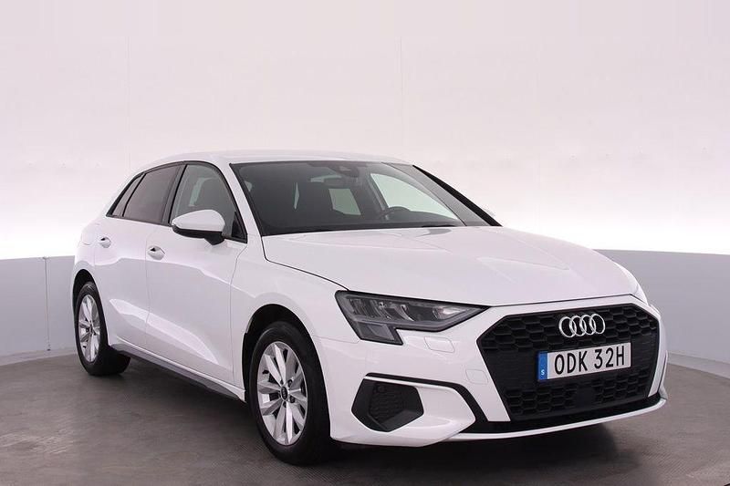 Vit Begagnad 2022 Audi A3 Sportback Proline Halvkombi | 239 000 kr (Marknadspris) - Bild 1/4