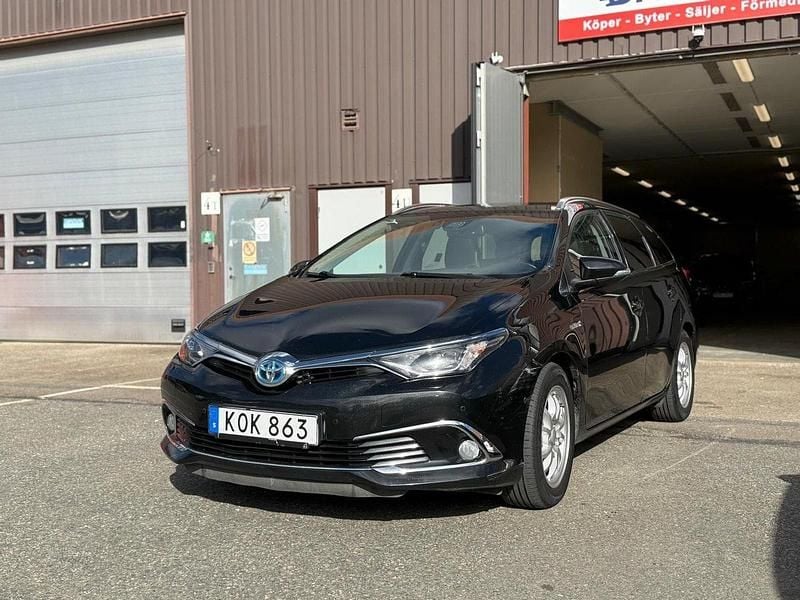 Svart Begagnad 2017 Toyota Auris Touring Sports Executive Kombi | 89 900 kr (Marknadspris) - Bild 1/4