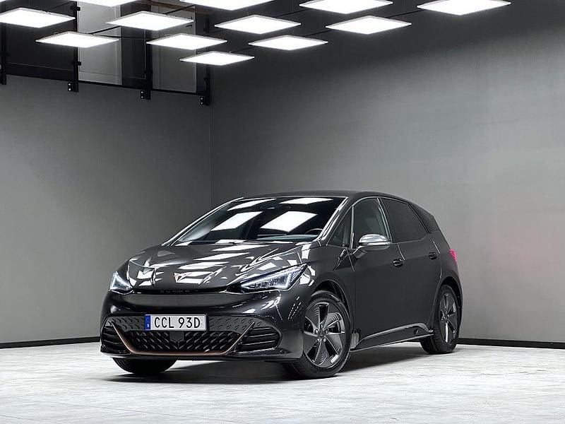 Grå Begagnad 2023 Cupra Born Halvkombi | 289 900 kr (Lite dyr) - Bild 1/3