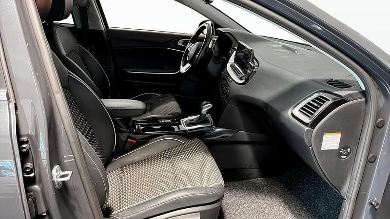 Begagnad Kia XCeed 141 HK (103 kW) 2022 Grå SUV