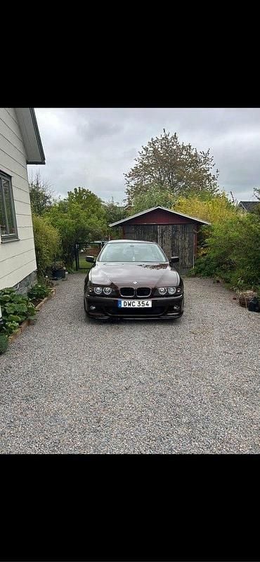 Begagnad 1996 BMW 528 Sedan | 70 000 kr - Bild 1/4