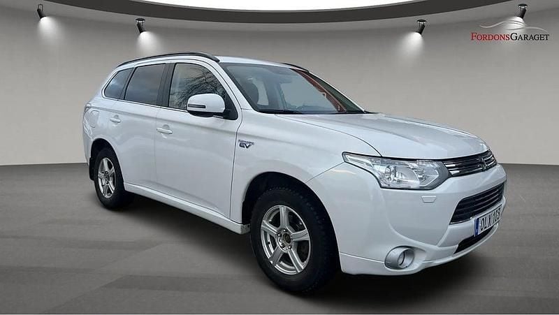 Begagnad Mitsubishi Outlander P-HEV 121 HK (88 kW) 2013 Vit SUV