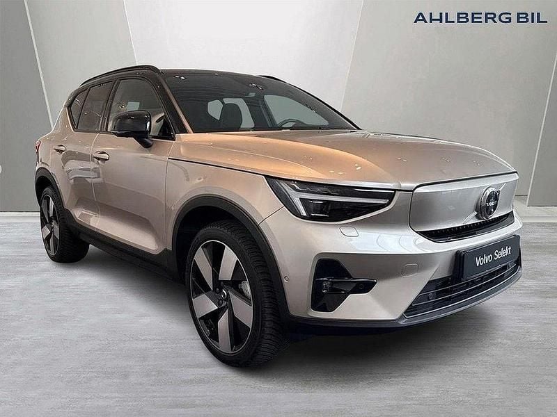 Ljusgrå Begagnad 2023 Volvo XC40 Ultimate SUV | 489 500 kr - Bild 1/3