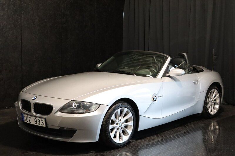 Ljusgrå Begagnad 2006 BMW Z4 Cab | 199 500 kr (Lite dyr) - Bild 1/4