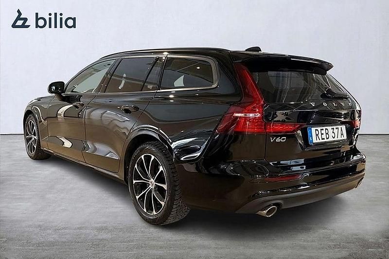 Begagnad Volvo V60 Momentum 165 HK (121 kW) 2020 Svart Kombi