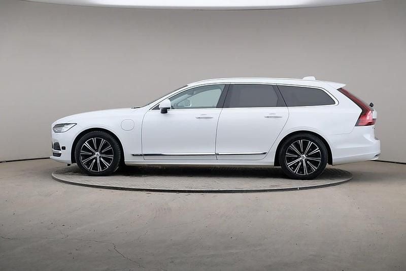 Begagnad Volvo V90 Momentum 253 HK (186 kW) 2020 Vit Kombi