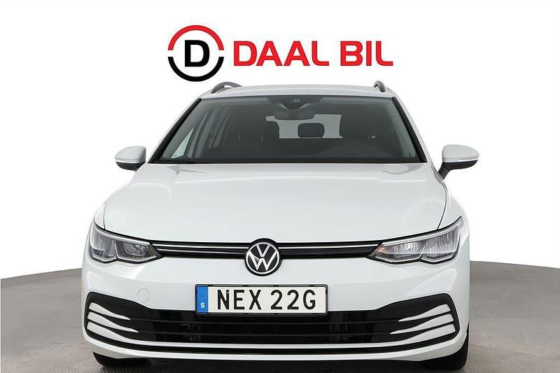 Begagnad VW Golf VIII 131 HK (96 kW) 2022 Vit Kombi