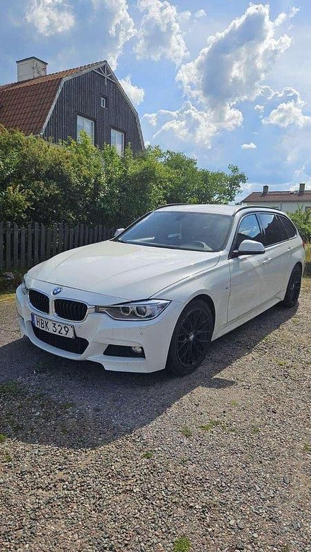 Vit Begagnad 2015 BMW 318 Performance Kombi | 137 000 kr (Lite dyr) - Bild 1/4