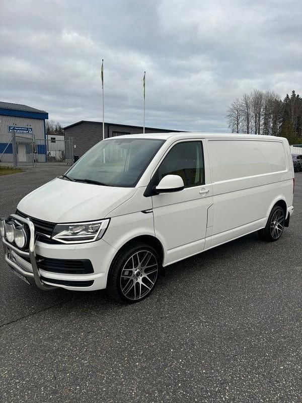 Vit Begagnad 2017 VW T6 Van | 195 625 kr (Superpris) - Bild 1/4