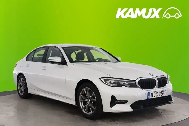 Vit Begagnad 2020 BMW 320 Shadowline Sedan | 294 700 kr (Superpris) - Bild 1/4