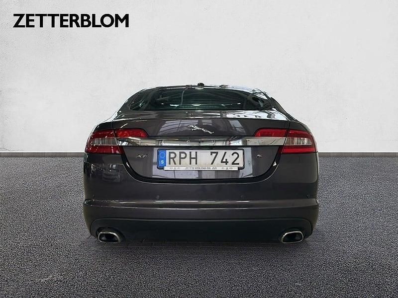 Begagnad Jaguar XF 275 HK (202 kW) 2010 Grå Sedan