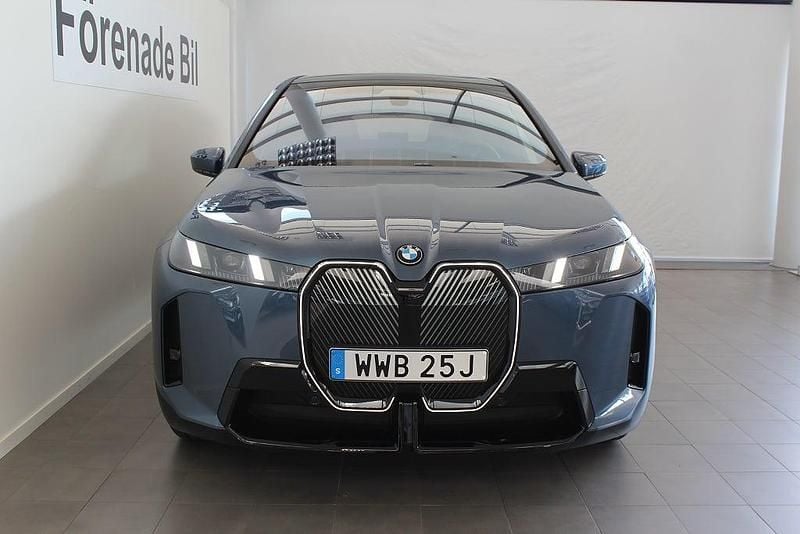 Begagnad BMW iX Comfort Edition 400 kW (544 HK) 2025 Blå SUV