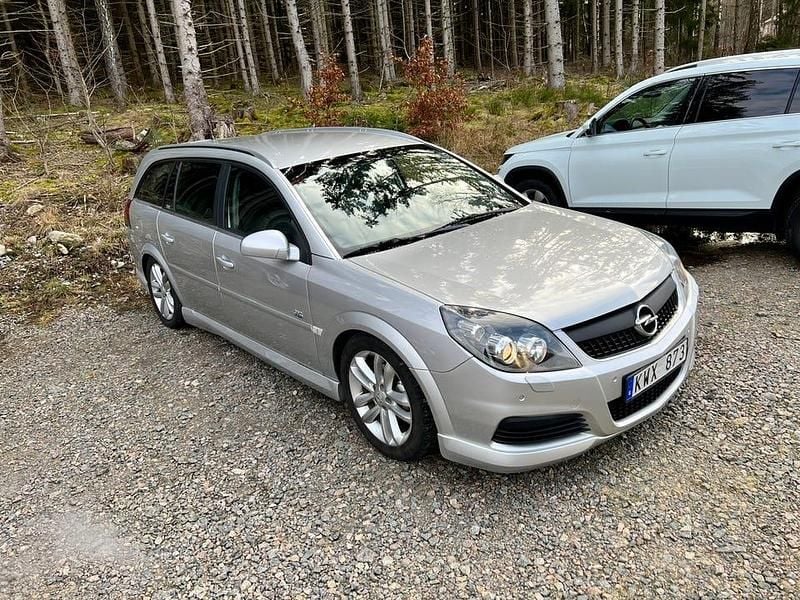 Silver metallic Begagnad 2008 Opel Vectra Kombi | 34 000 kr (Lite dyr) - Bild 1/4