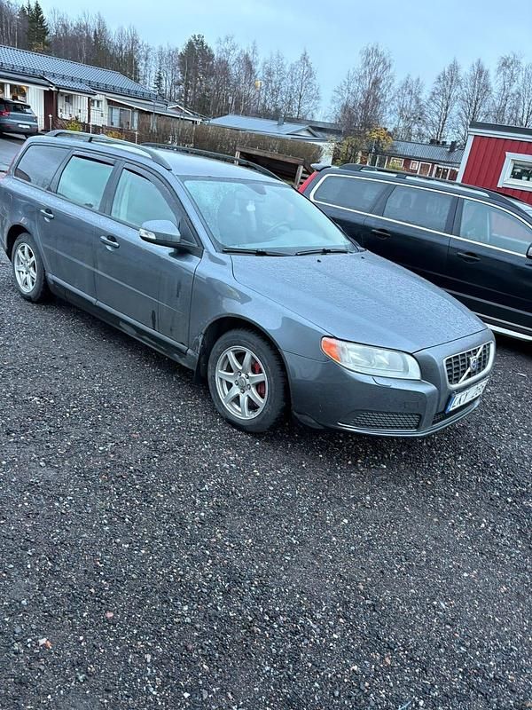 Begagnad 2008 Volvo V70 Kombi | 40 000 kr (Marknadspris) - Bild 1/4