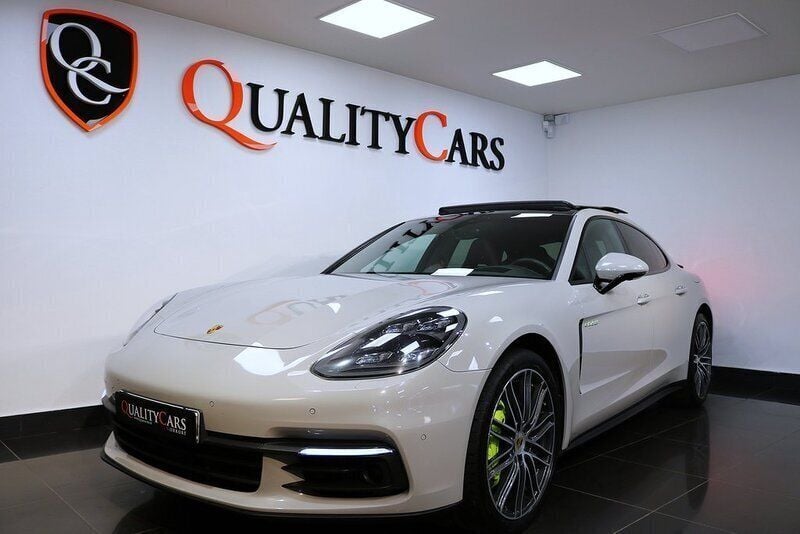 Ljusgrå Begagnad 2020 Porsche Panamera 4 Sedan | 729 000 kr (Superpris) - Bild 1/4
