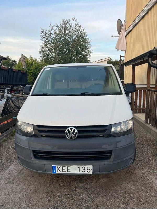 Vit Begagnad 2010 VW T5 Van | 85 000 kr (Marknadspris) - Bild 1/4