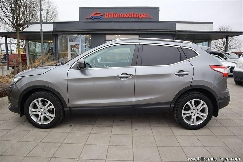 Grå samma som bilen Begagnad 2016 Nissan Qashqai SUV | 84 900 kr (Bra pris) - Bild 1/4