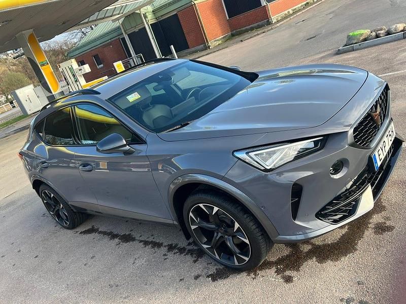 Grå Begagnad 2022 Cupra Formentor SUV | 257 000 kr (Marknadspris) - Bild 1/3