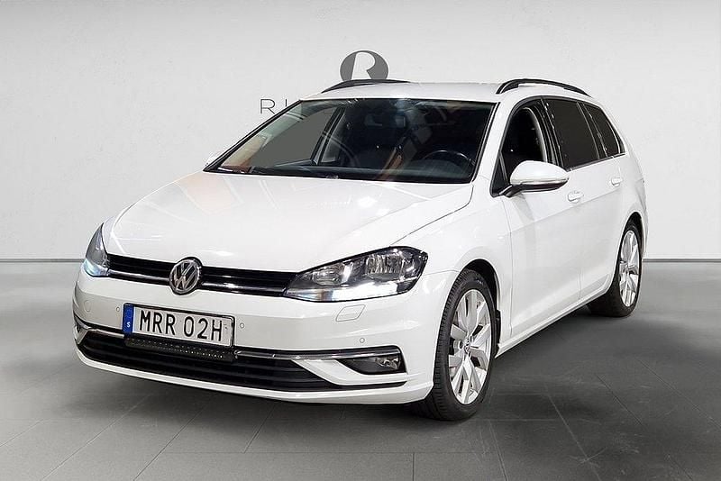 Vit Begagnad 2020 VW Golf VIII GT Kombi | 139 900 kr (Superpris) - Bild 1/3