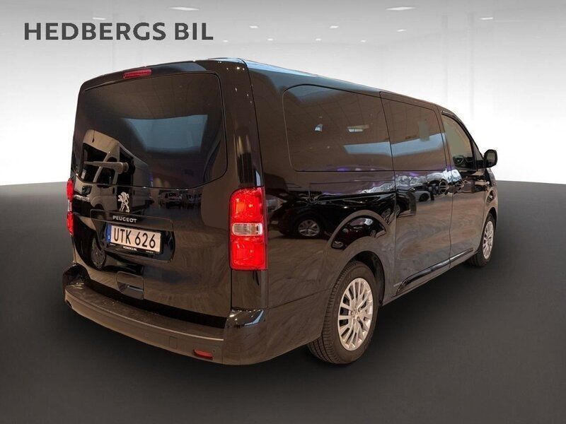Begagnad Peugeot e-Traveller Business-Line 100 kW (136 HK) 2023 Svart Minibuss