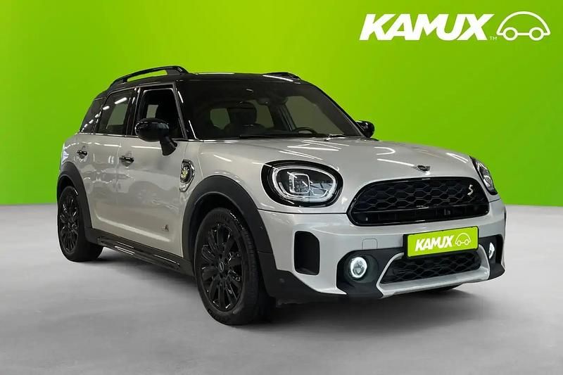 Silver/grå Begagnad 2021 Mini Cooper Countryman SUV | 259 700 kr (Marknadspris) - Bild 1/4