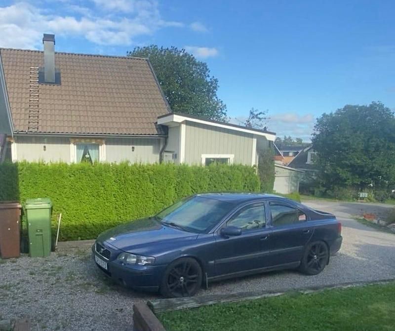 Begagnad 2001 Volvo S60 Sedan | 28 000 kr (Marknadspris) - Bild 1/4