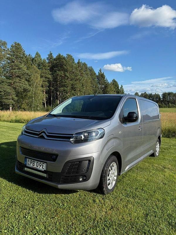 Grå Begagnad 2021 Citroën e-Jumpy Minibuss | 219 500 kr - Bild 1/4