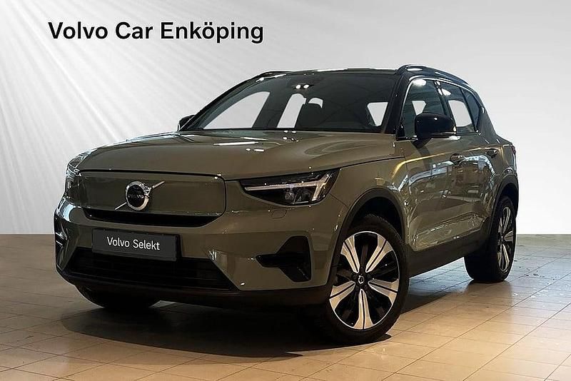Grön Begagnad 2022 Volvo XC40 Core SUV | 324 900 kr (Marknadspris) - Bild 1/3