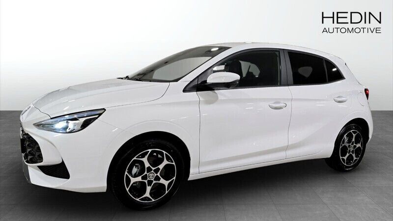 Vit (white) Ny 2024 MG MG3 Luxury Halvkombi | 284 990 kr (Marknadspris) - Bild 1/4