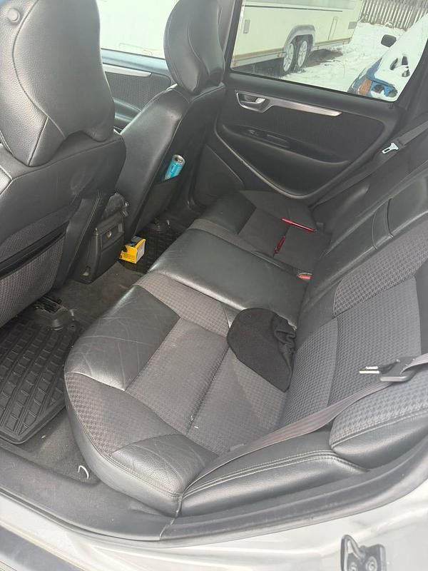 Begagnad Volvo V70 170 HK (125 kW) 2002 Grå metallic Kombi